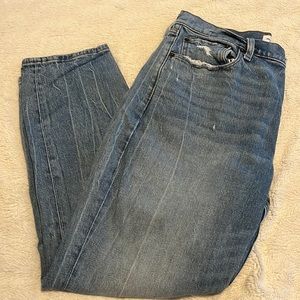 Abercrombie & Fitch: Light Wash, High Rise Mom Jeans. Size 31/12 R
